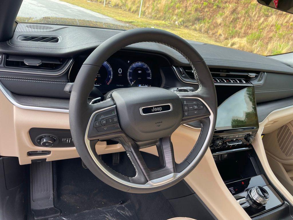 new 2025 Jeep Grand Cherokee car, priced at $43,157