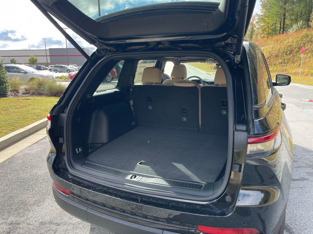 new 2025 Jeep Grand Cherokee car, priced at $43,157