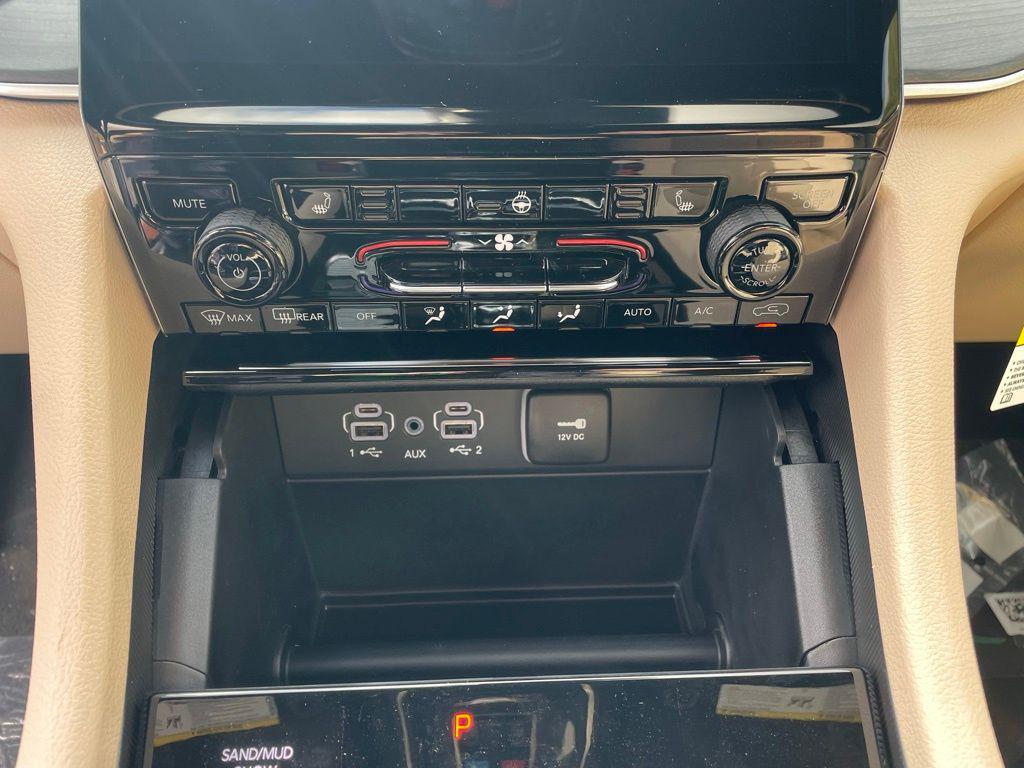 new 2025 Jeep Grand Cherokee car, priced at $43,157