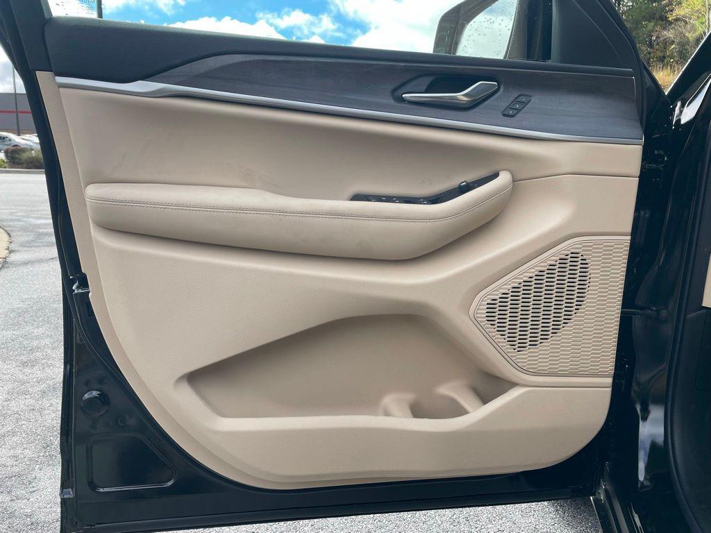 new 2025 Jeep Grand Cherokee car, priced at $43,157