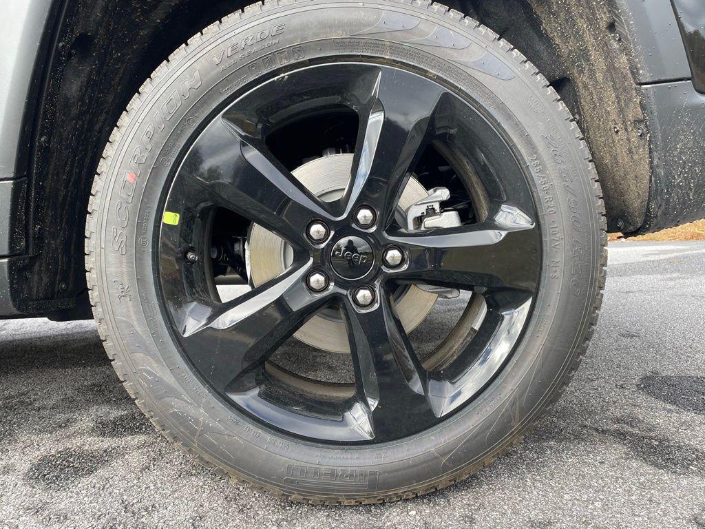 new 2025 Jeep Grand Cherokee car, priced at $43,157