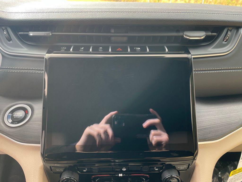 new 2025 Jeep Grand Cherokee car, priced at $43,157