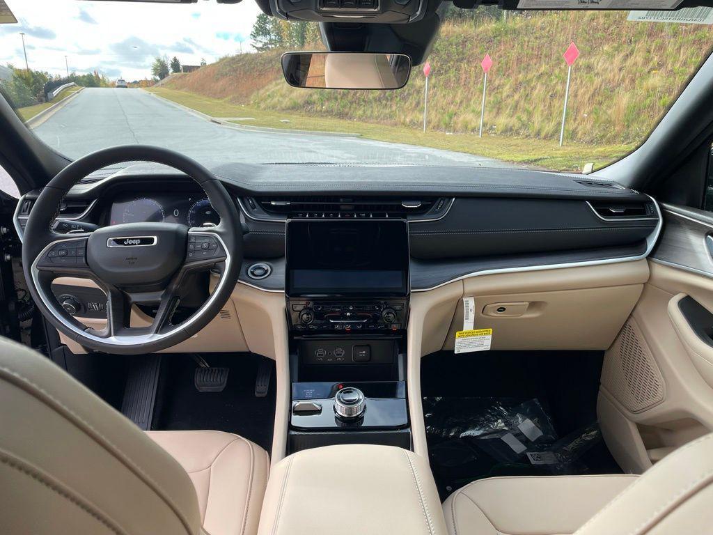 new 2025 Jeep Grand Cherokee car, priced at $43,157