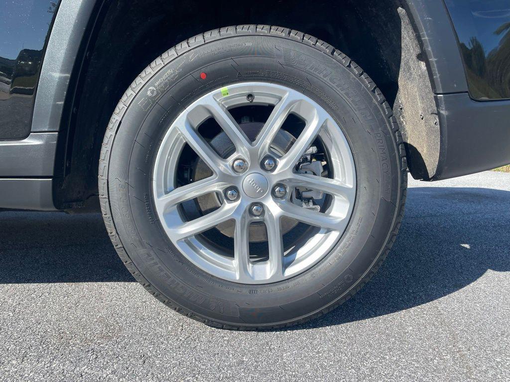 new 2025 Jeep Grand Cherokee car, priced at $33,274