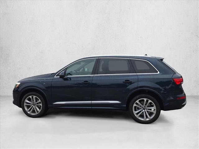 Audi Q7 view 9