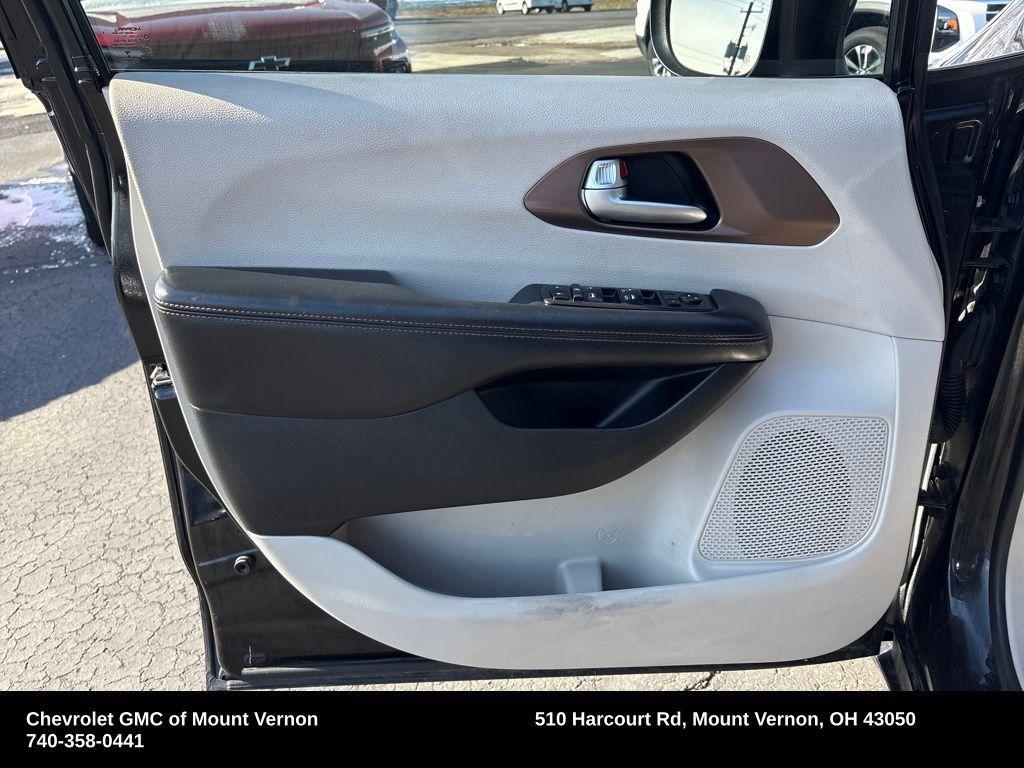 used 2017 Chrysler Pacifica car, priced at $9,600