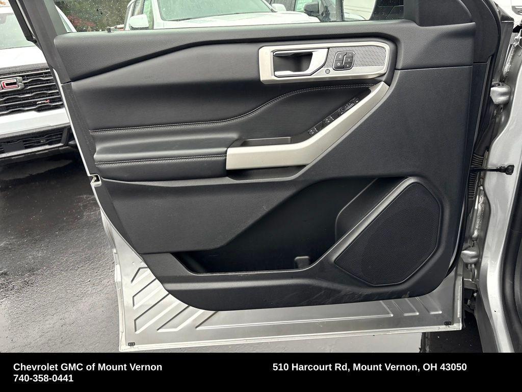 2022 Iconic Silver Metallic Ford Explorer