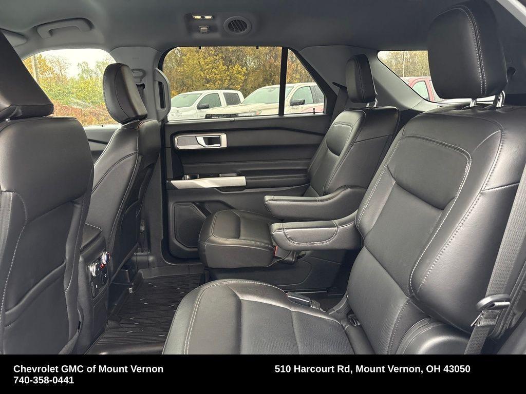 2022 Iconic Silver Metallic Ford Explorer