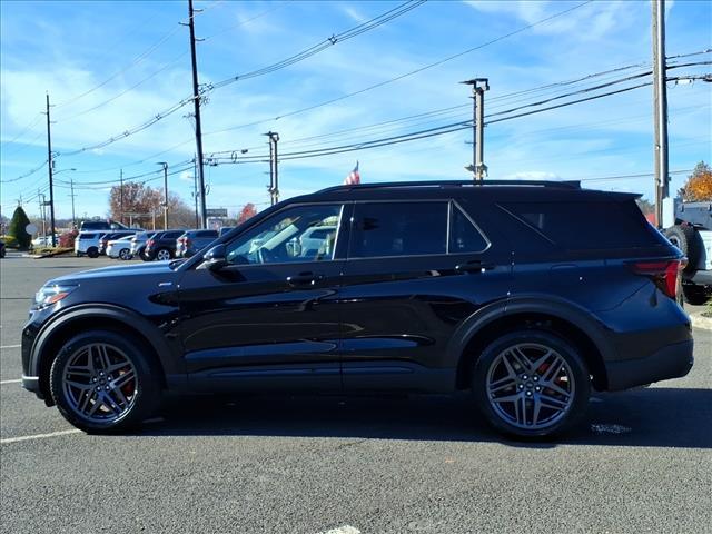 used 2025 Ford Explorer car, priced at $40,995