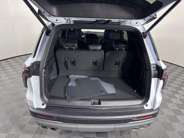 new 2026 Chevrolet Traverse car, priced at $57,050