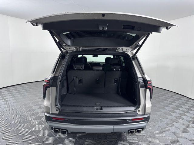 new 2026 Chevrolet Traverse car, priced at $57,555
