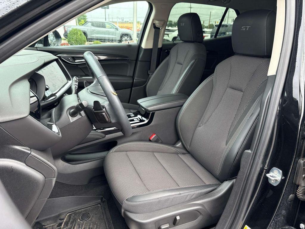 used 2023 Buick Envision car, priced at $29,995