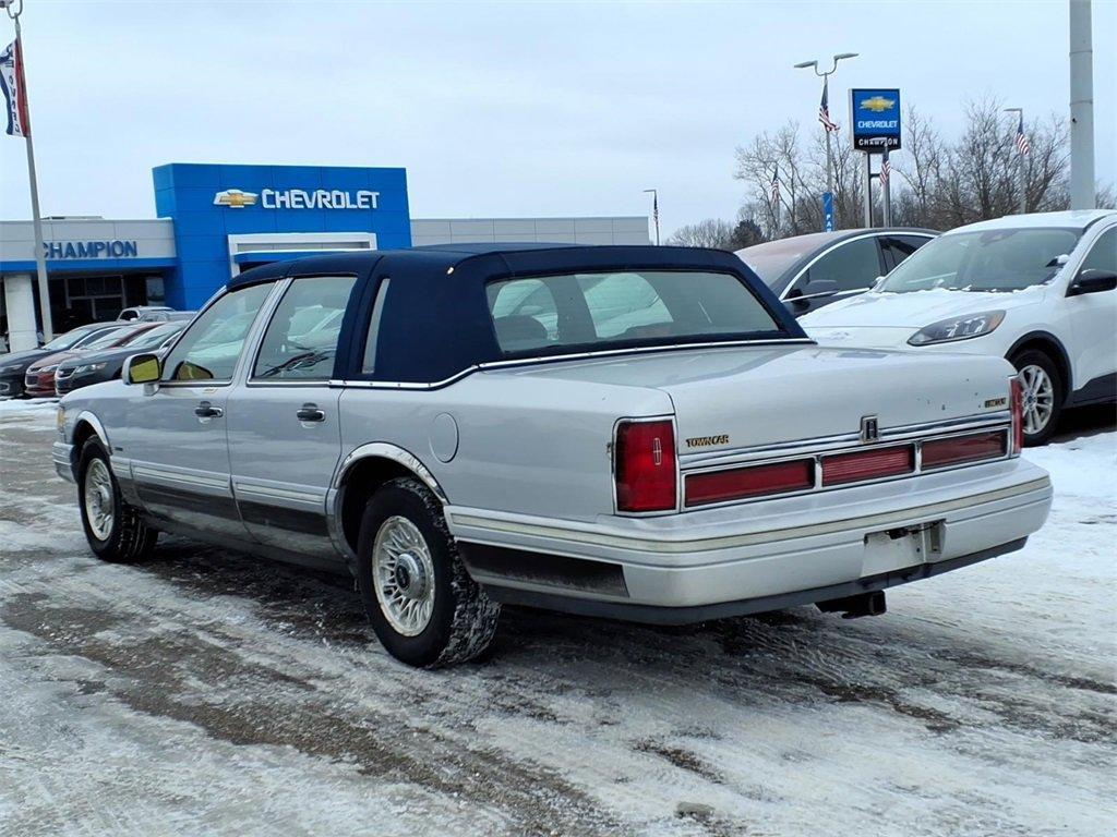 used 1995 Lincoln Town Car car, priced at $5,825
