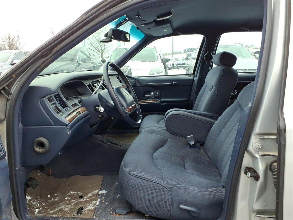 used 1995 Lincoln Town Car car, priced at $5,825
