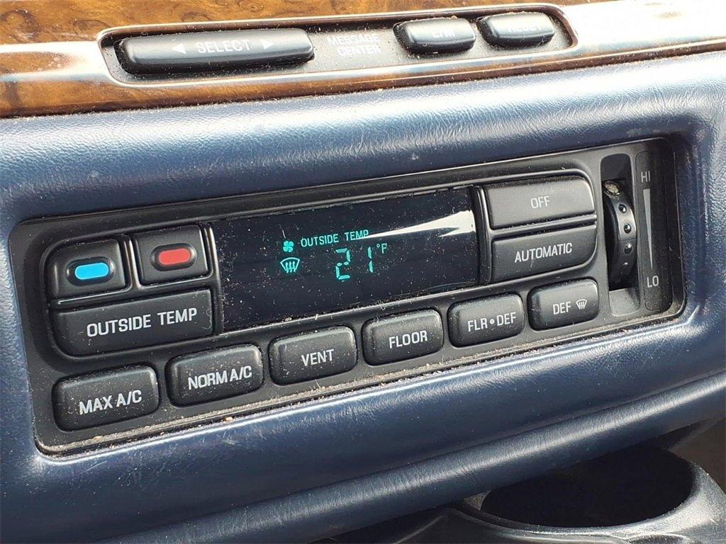 used 1995 Lincoln Town Car car, priced at $5,825