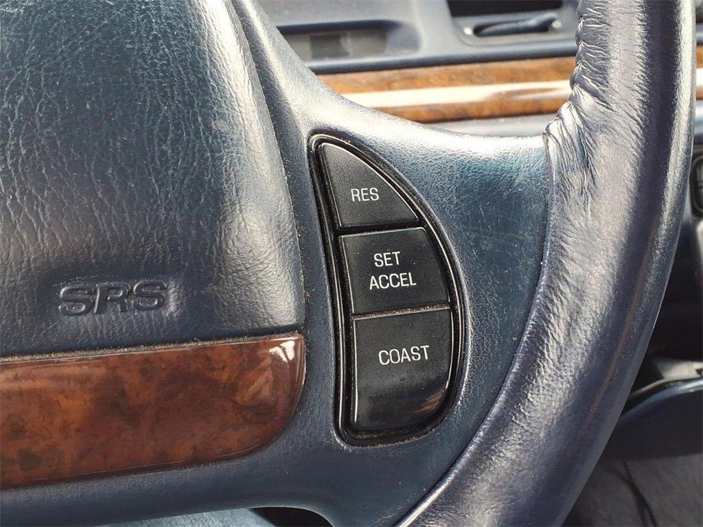 used 1995 Lincoln Town Car car, priced at $5,825