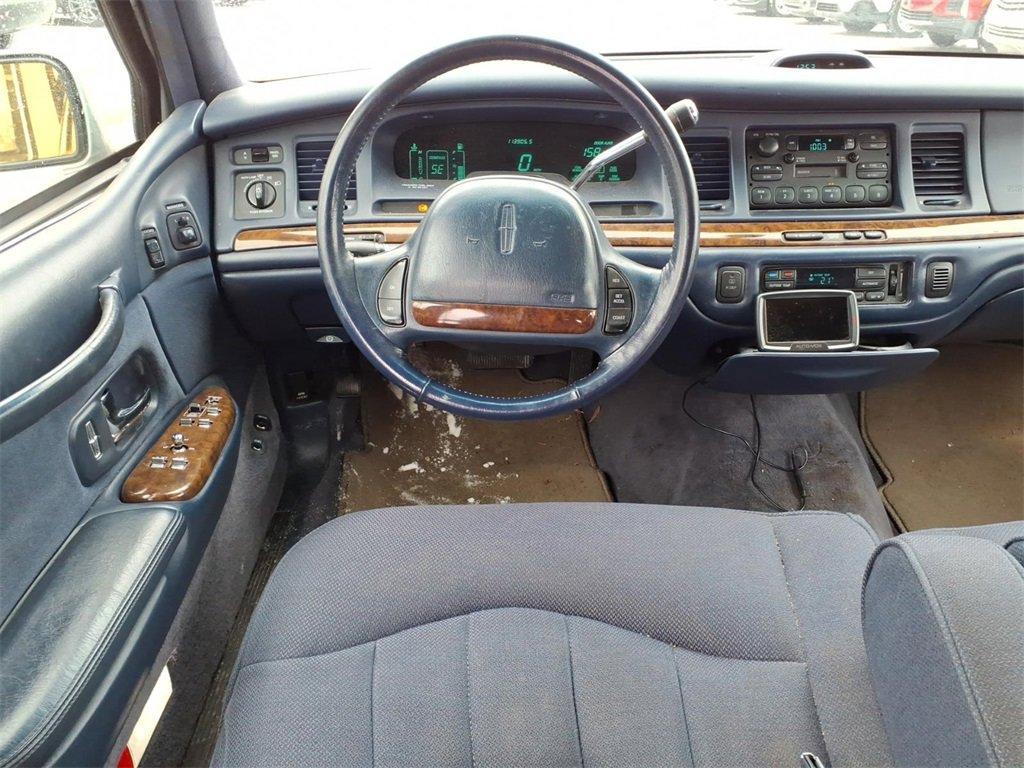used 1995 Lincoln Town Car car, priced at $5,825