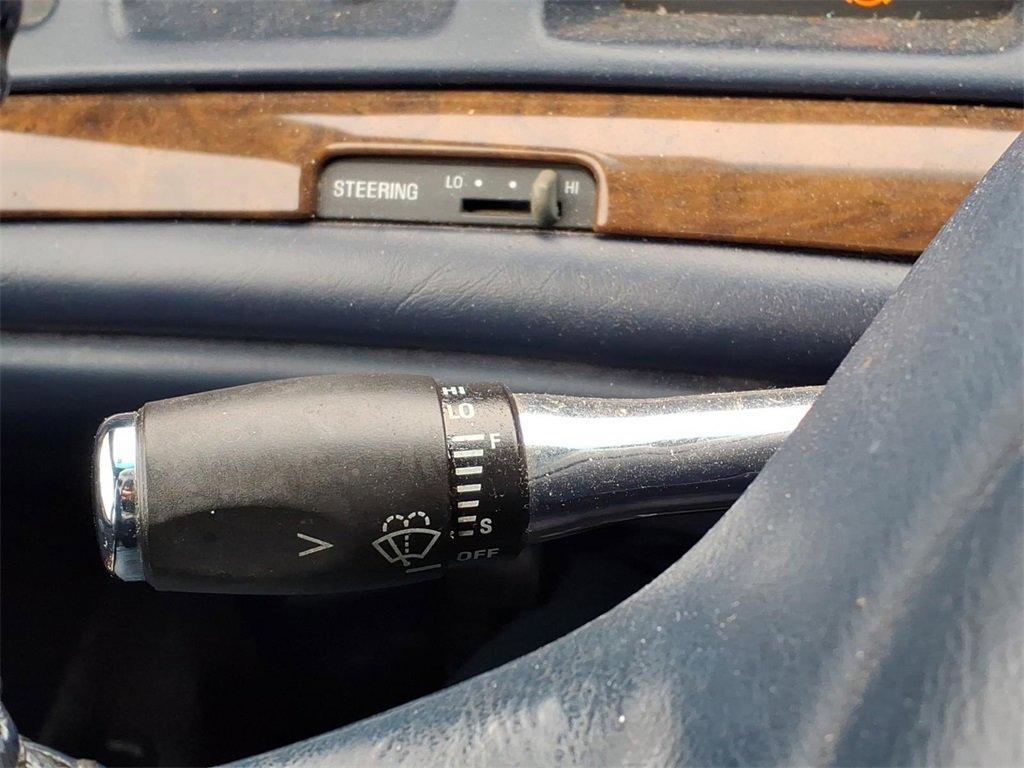 used 1995 Lincoln Town Car car, priced at $5,825