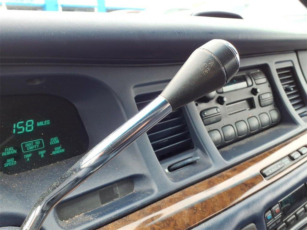 used 1995 Lincoln Town Car car, priced at $5,825