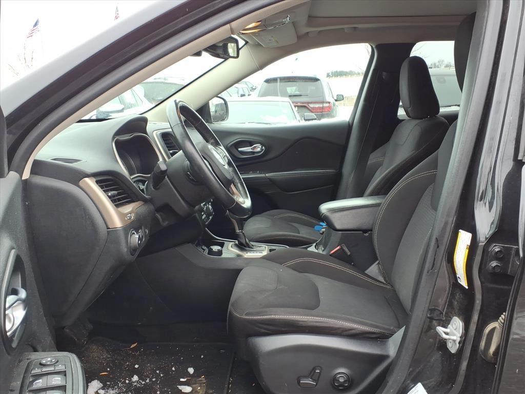 used 2015 Jeep Cherokee car, priced at $5,850