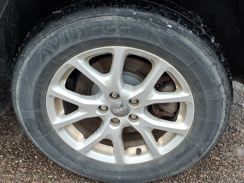 used 2015 Jeep Cherokee car, priced at $5,850