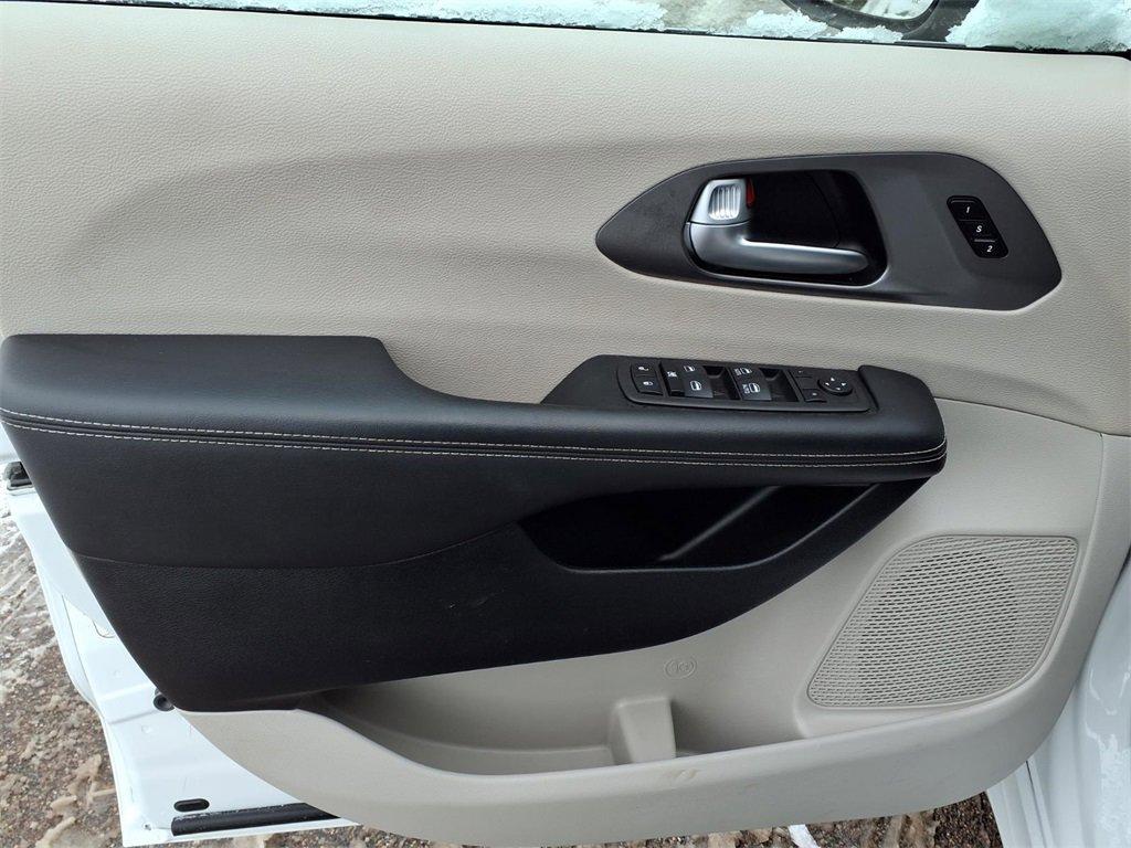 used 2023 Chrysler Pacifica car, priced at $23,250