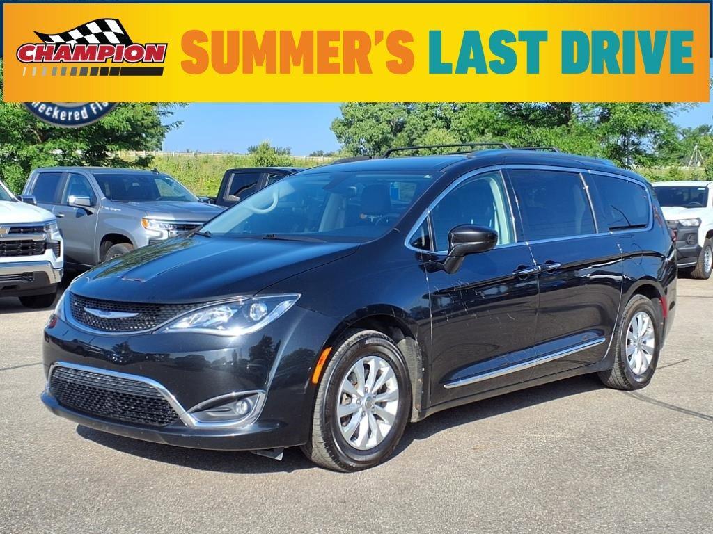 2018 Brilliant Black Crystal Pearlcoat Chrysler Pacifica