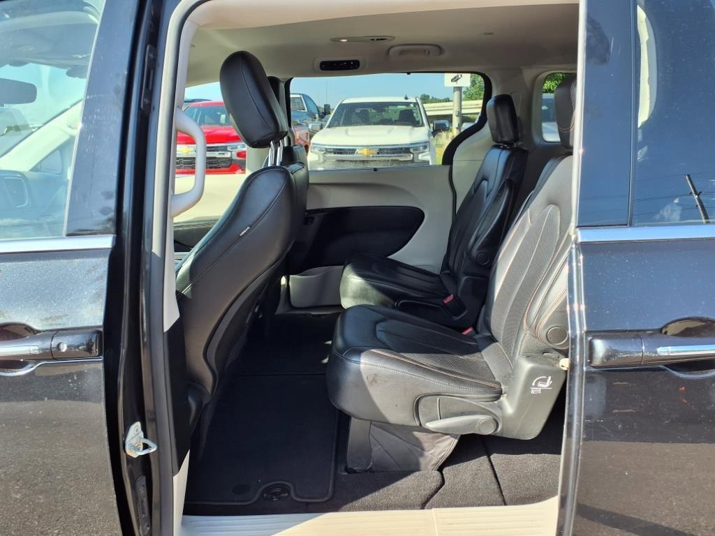 2018 Brilliant Black Crystal Pearlcoat Chrysler Pacifica