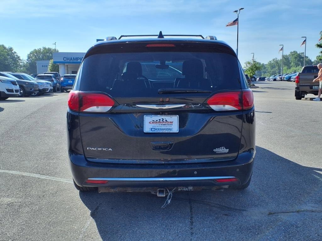 2018 Brilliant Black Crystal Pearlcoat Chrysler Pacifica