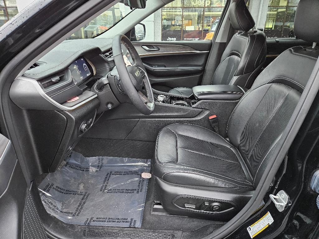 used 2023 Jeep Grand Cherokee car, priced at $27,878