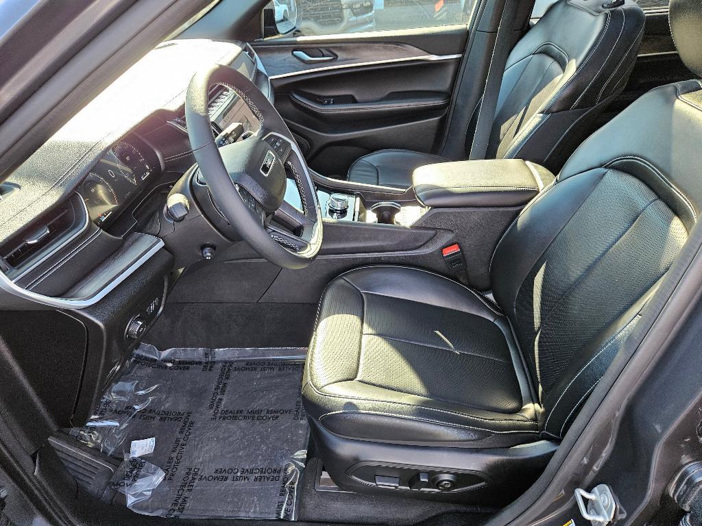 used 2024 Jeep Grand Cherokee car, priced at $32,066