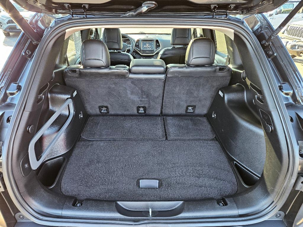 used 2015 Jeep Cherokee car, priced at $17,999