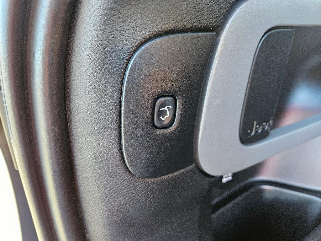 used 2015 Jeep Cherokee car, priced at $17,999