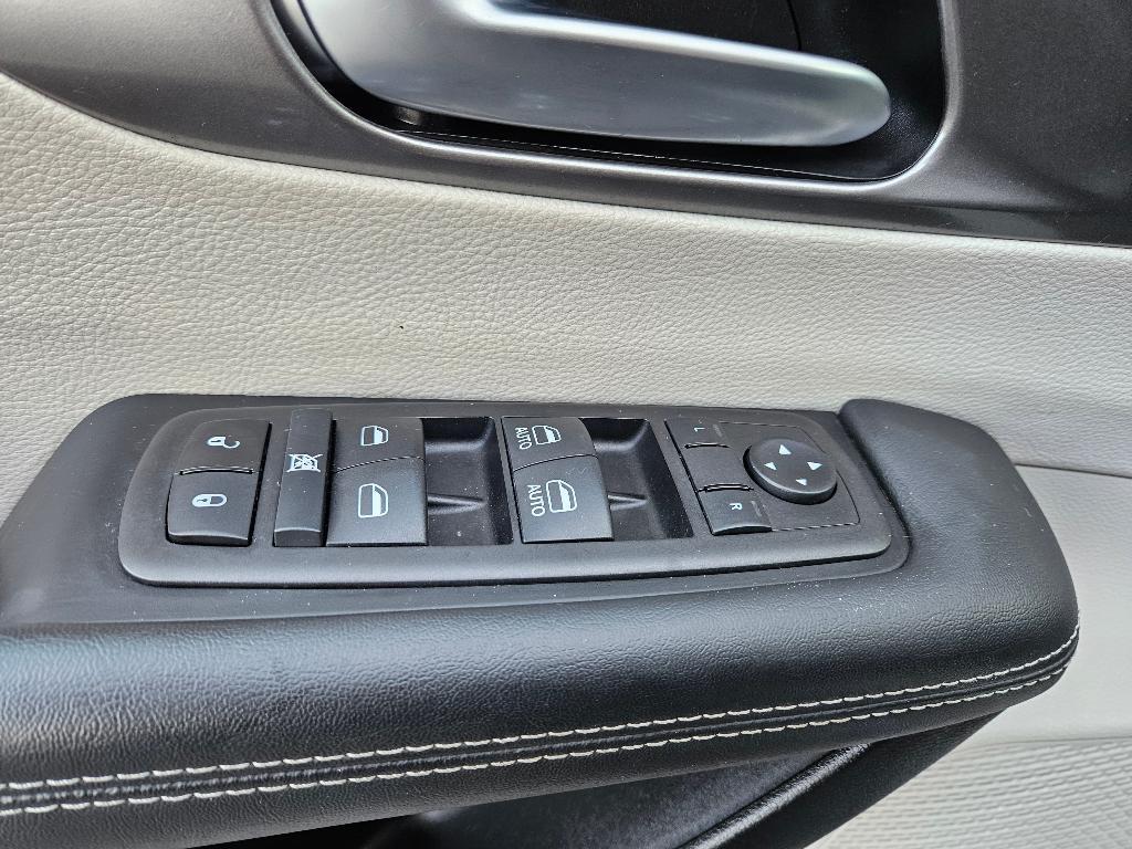 used 2024 Chrysler Pacifica car, priced at $26,318