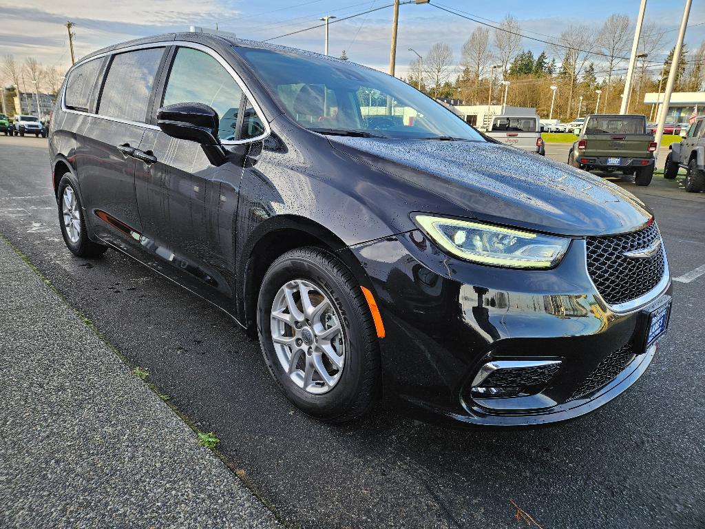 used 2024 Chrysler Pacifica car, priced at $26,318