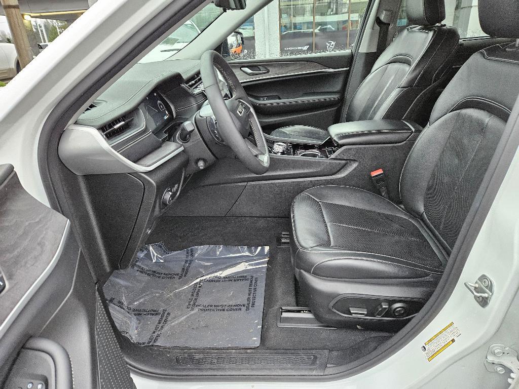 used 2023 Jeep Grand Cherokee car, priced at $28,970