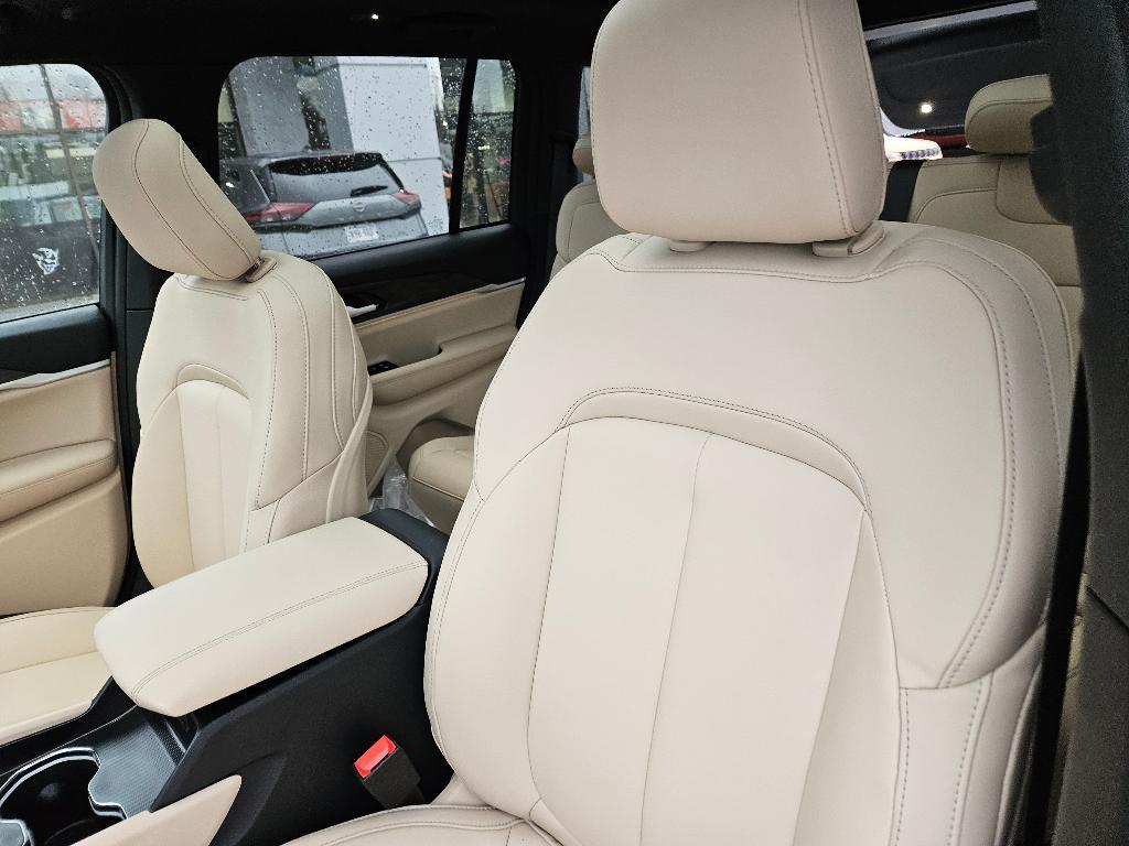 new 2025 Jeep Grand Cherokee car, priced at $47,665