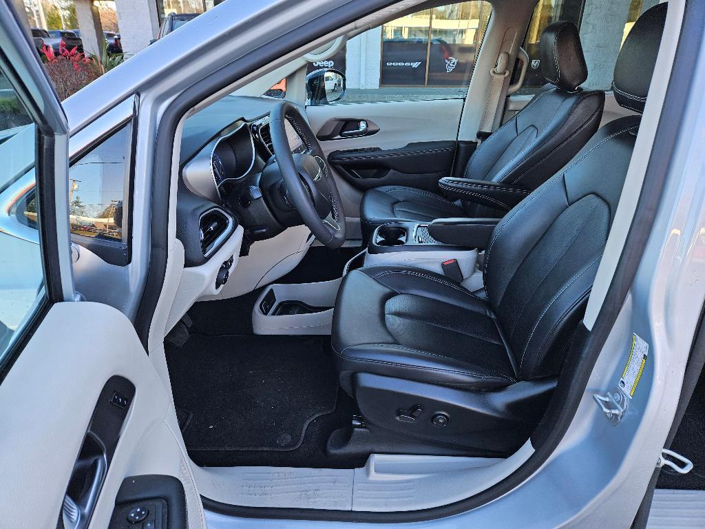 used 2024 Chrysler Pacifica car, priced at $26,464