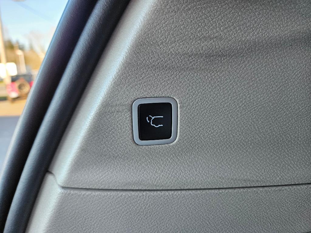 used 2024 Chrysler Pacifica car, priced at $26,464