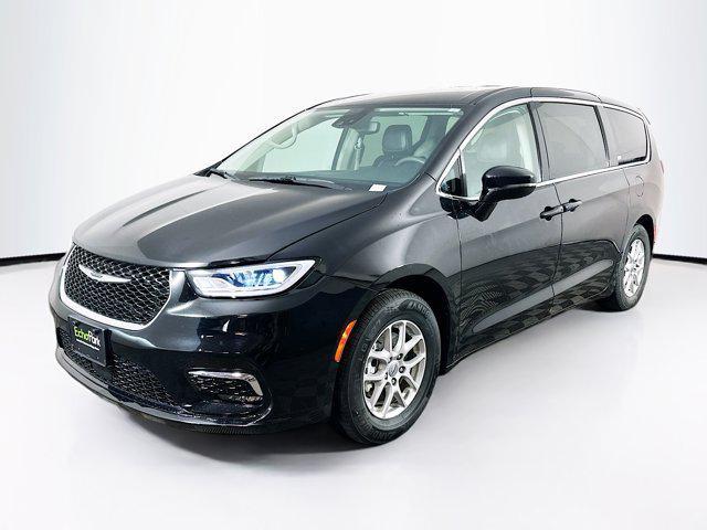 used 2024 Chrysler Pacifica car, priced at $25,996