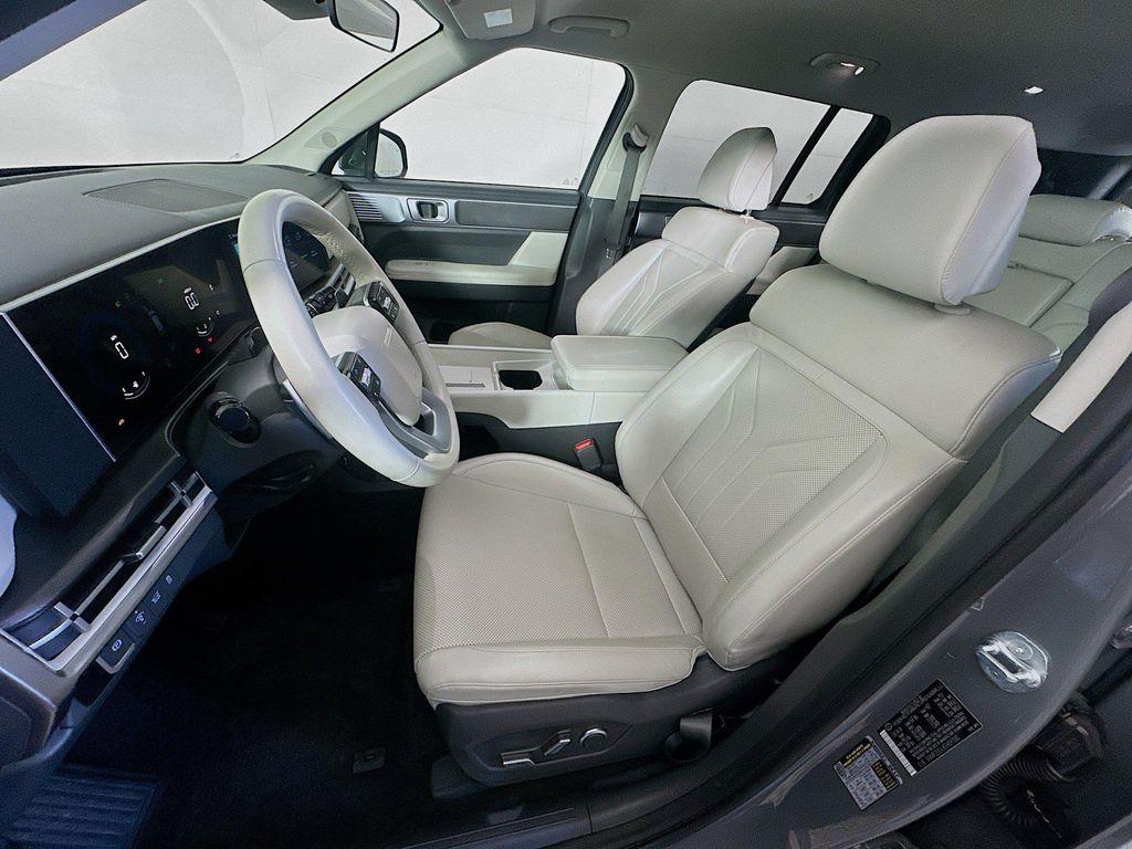 used 2025 Hyundai Santa Fe car, priced at $28,646