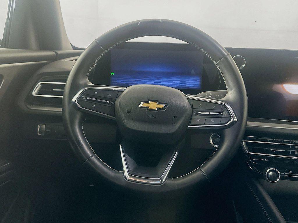used 2025 Chevrolet Traverse car, priced at $34,396