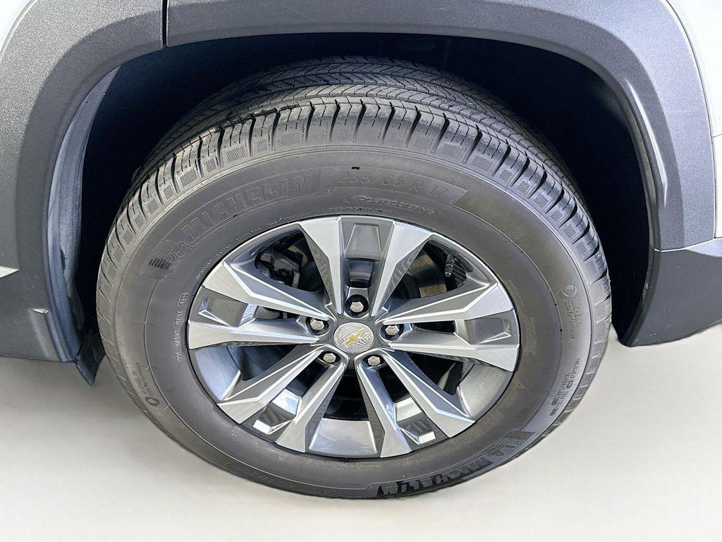 used 2025 Chevrolet Equinox car, priced at $24,596