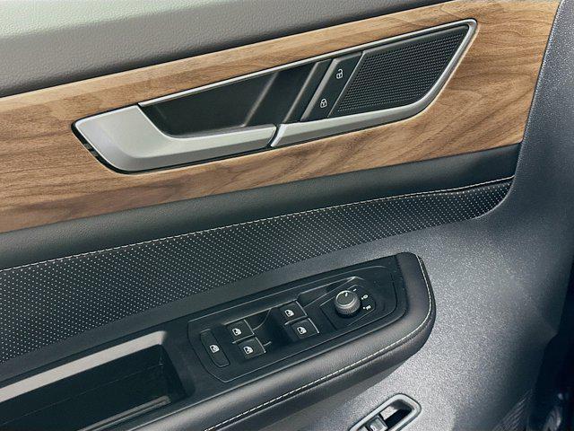 used 2025 Volkswagen Atlas car, priced at $30,987