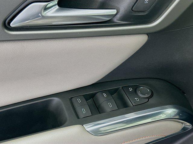 used 2025 Chevrolet Traverse car, priced at $32,297