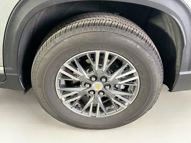 used 2025 Chevrolet Traverse car, priced at $32,297