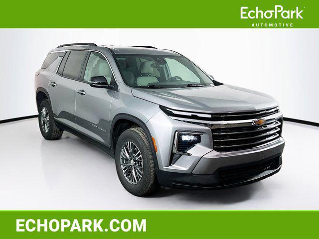 used 2025 Chevrolet Traverse car, priced at $32,297