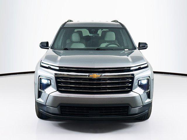 used 2025 Chevrolet Traverse car, priced at $32,297
