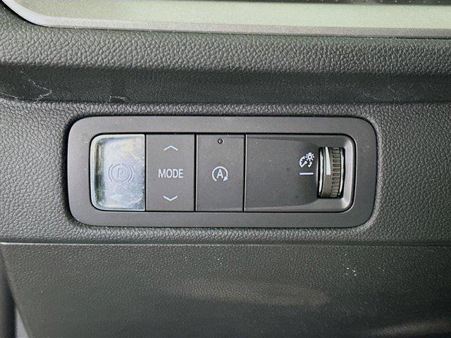 used 2025 Chevrolet Traverse car, priced at $32,297