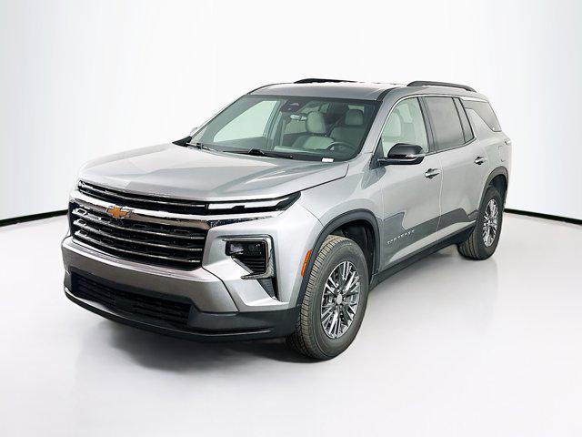 used 2025 Chevrolet Traverse car, priced at $32,297